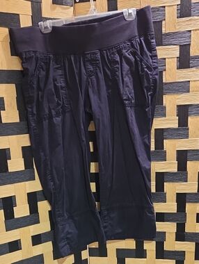 Thyme Maternity Black Pull-On Capri Pants with Wide Waistband